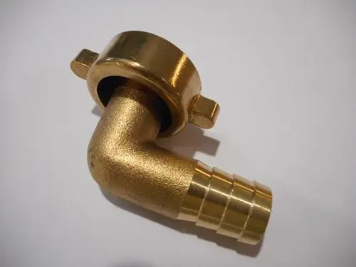 Remeha Schlauchtülle mit einer drehbaren Form und einem Anschluss für Schläuche, gefertigt aus Metall mit einer goldenen Oberfläche.